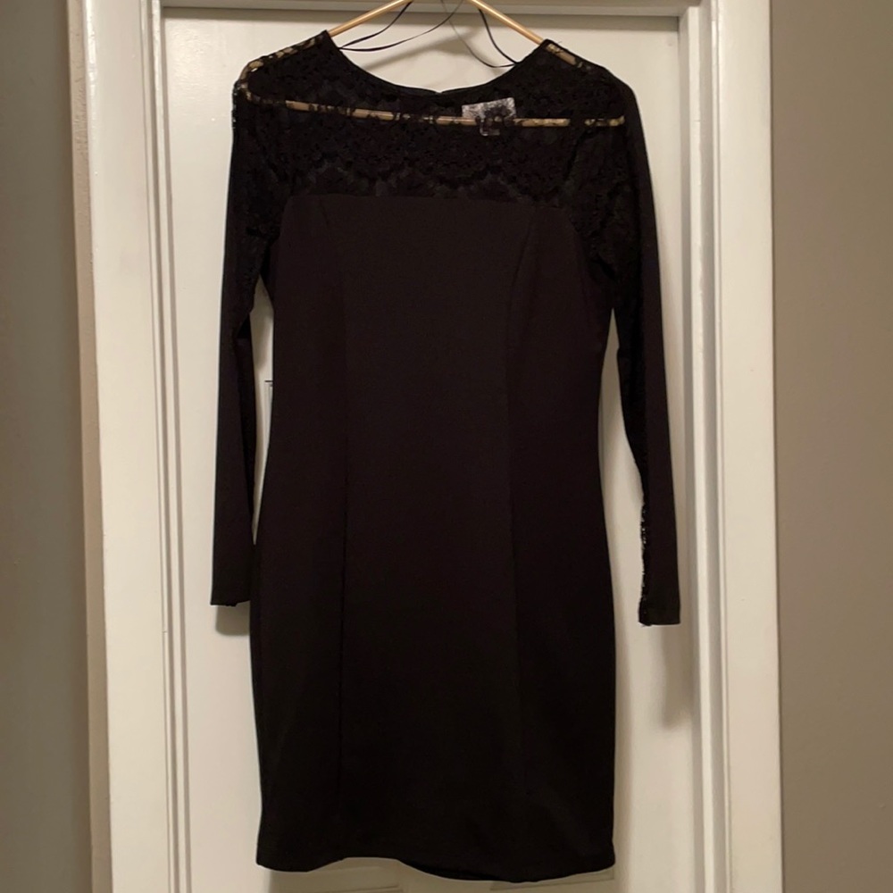 Little long sleeve black dress ready for your winter parties!